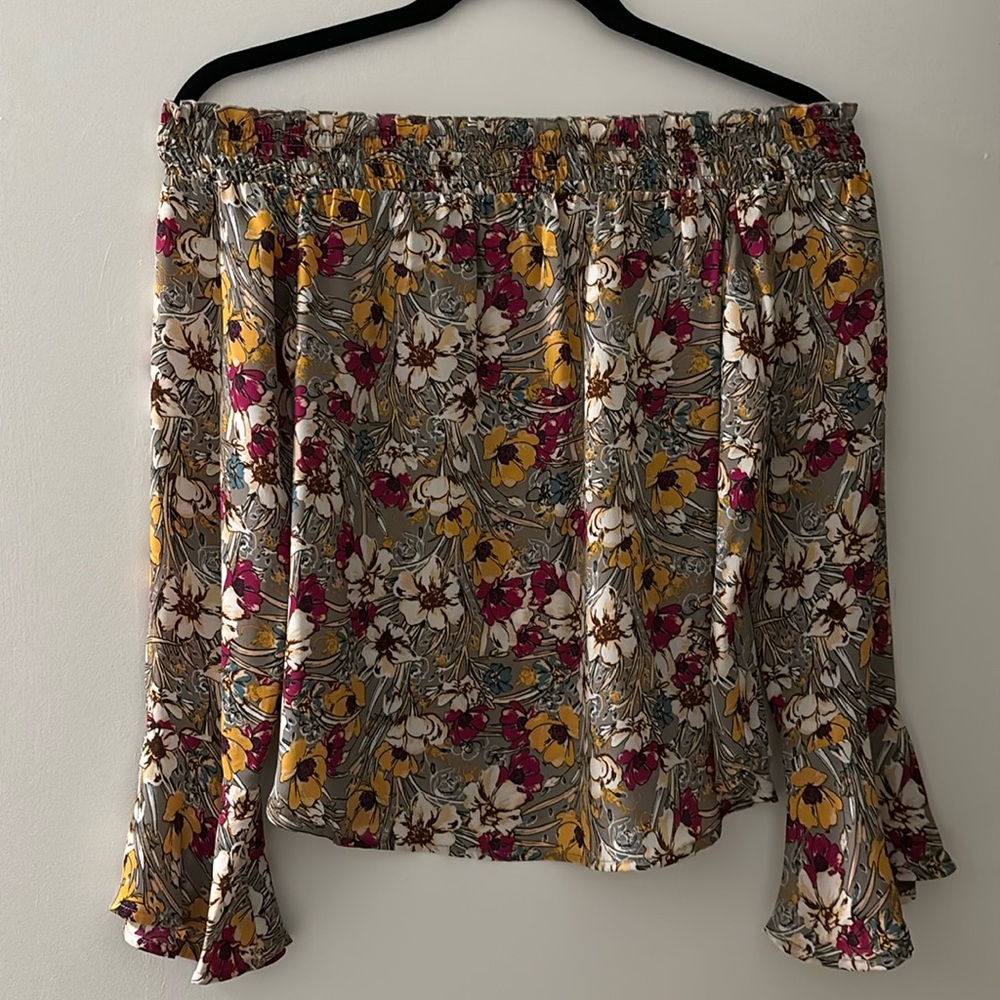 Boho chic floral blouse with bell sleeves